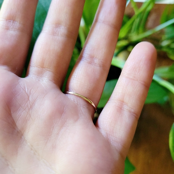 Classic 9ct 9K Solid Gold Dainty Sunburst Star Signet Ring, size 6 - Picture 8 of 9